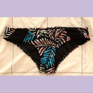 Pattern bikini bottoms with mesh